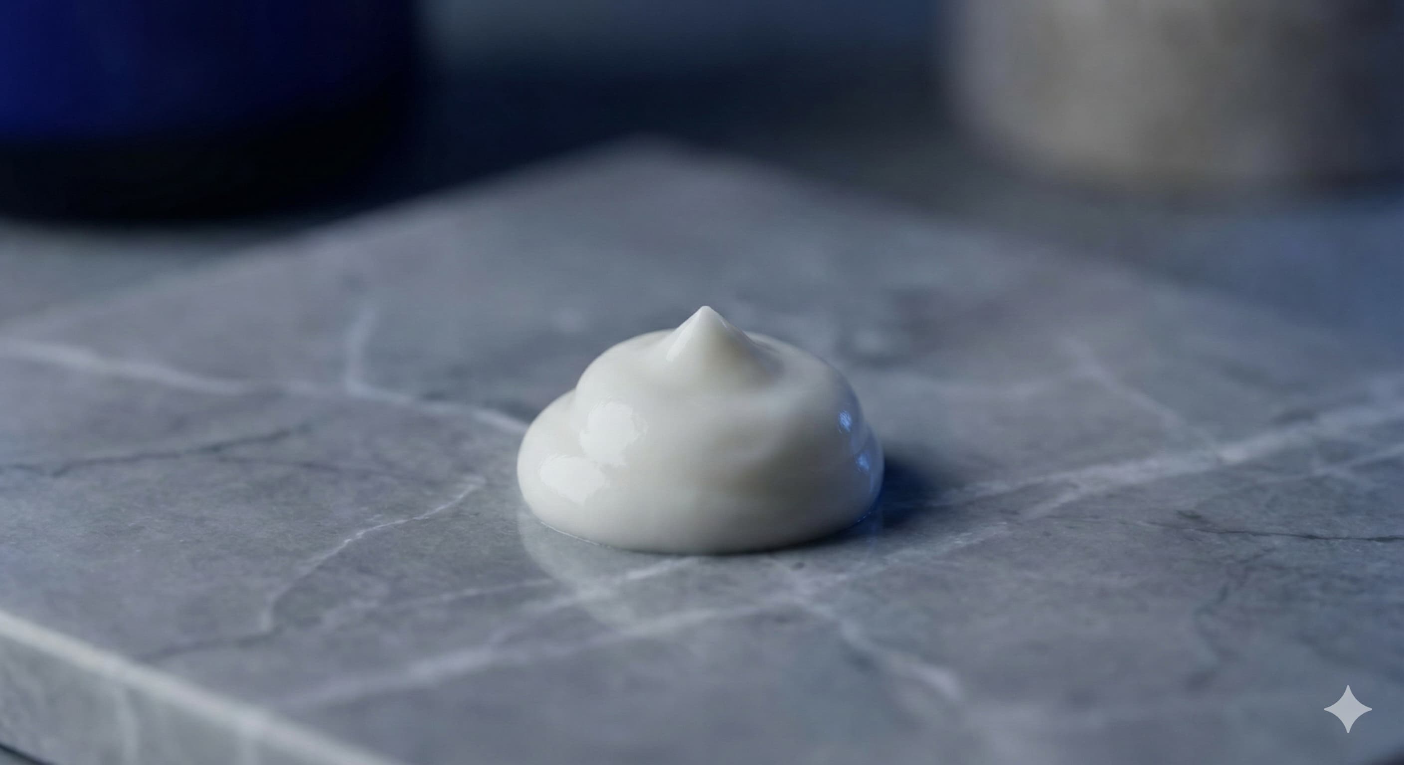 Retinol serum dropper